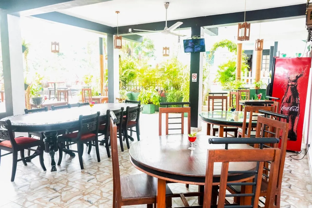 Kandy Riverside Villa 3*,